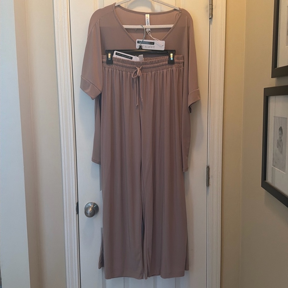 Dear Scarlett Taupe pants set size large brand new